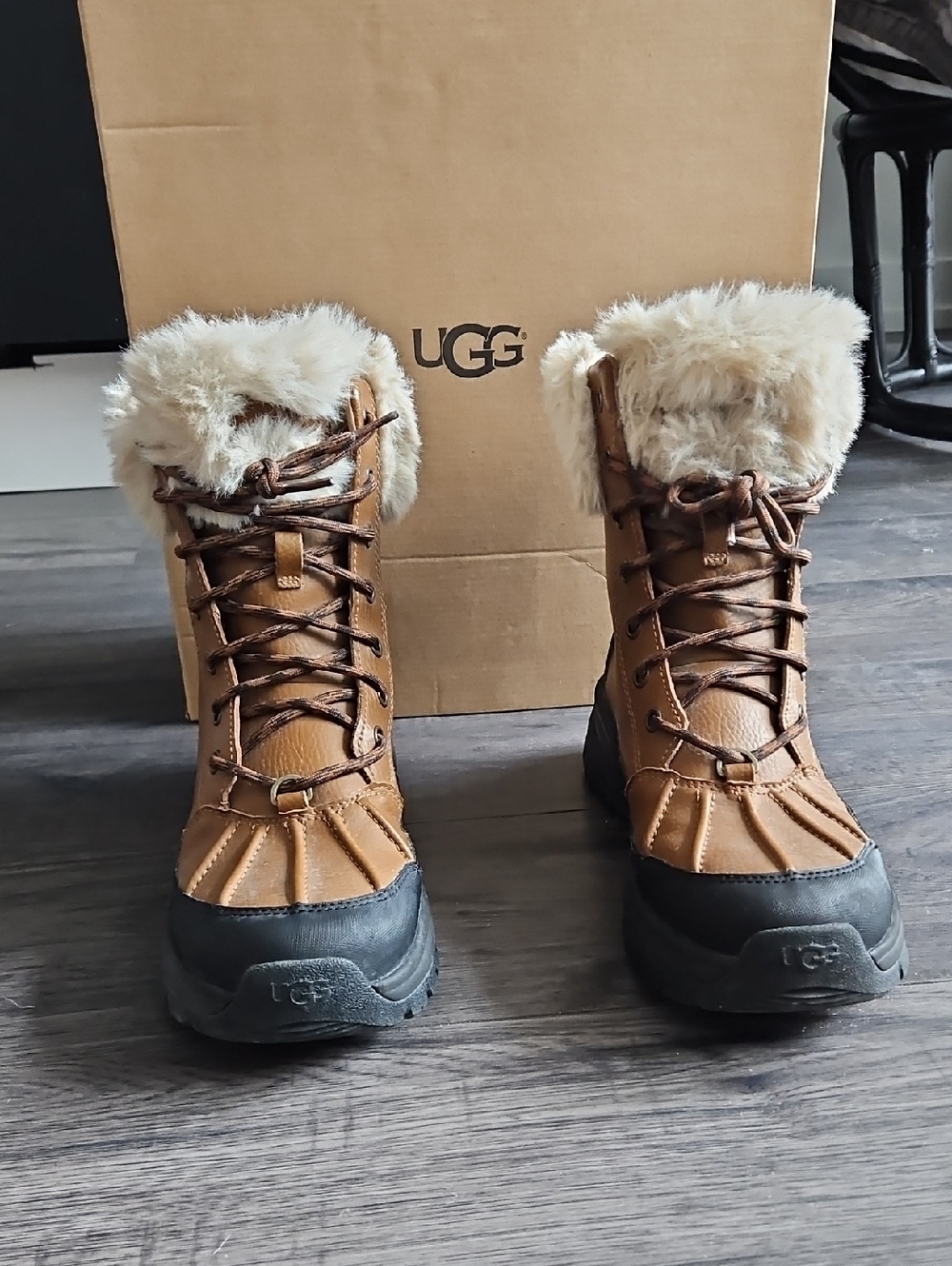 UGG Adirondack Boot Chestnut Brown Lace-Up Fur-Trim Winter Boots